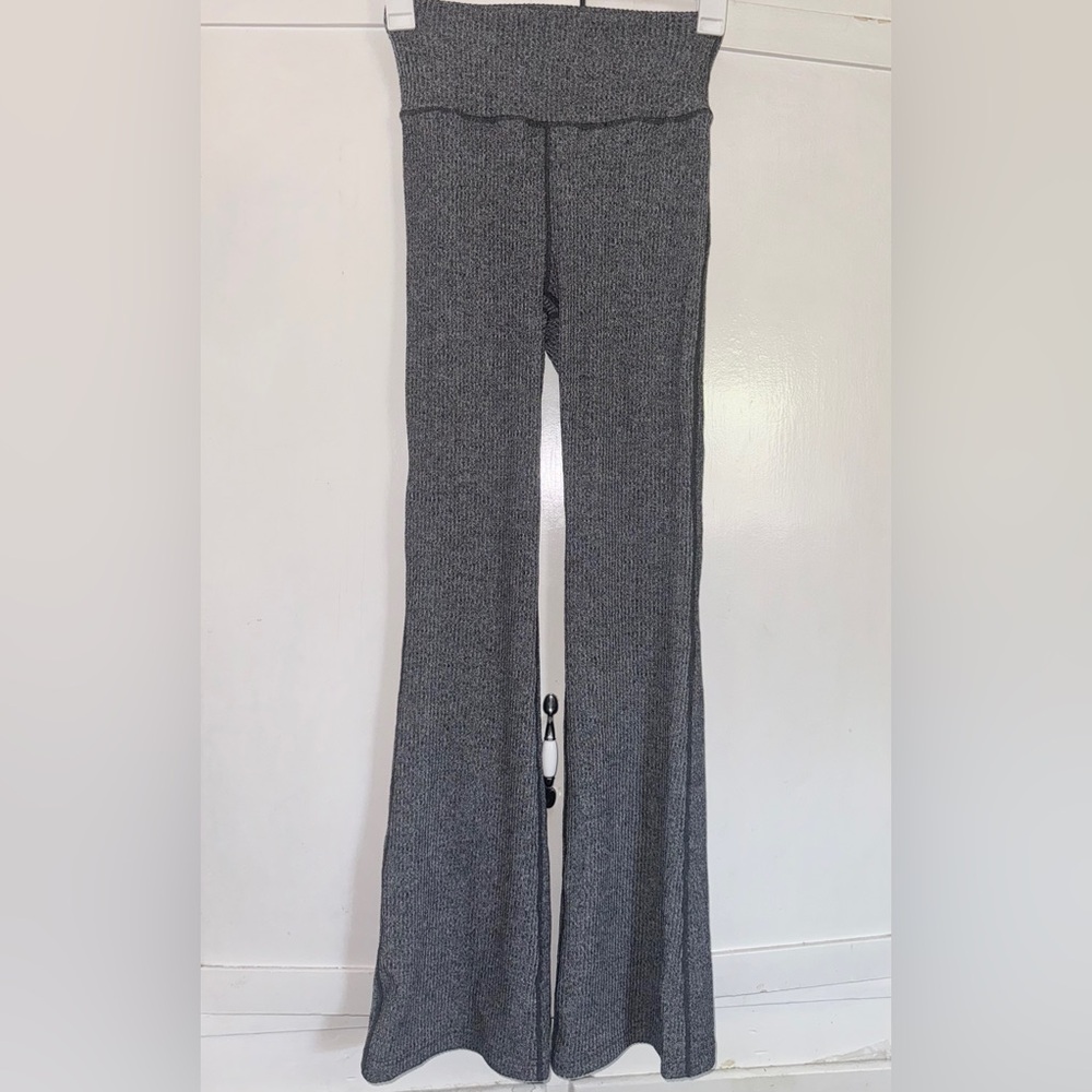 ECHT Ribbed Flared Leggings - Picture 5 of 8